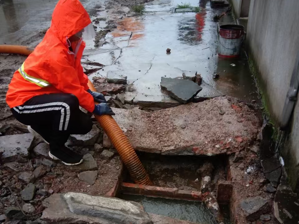 南昌專業清理污水池 煒譽市政以規范流程守護城市 “腸道”
